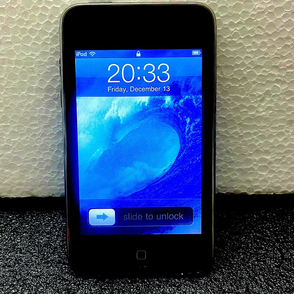 Pre-owned A1288-Apple 32GB iPod Touch